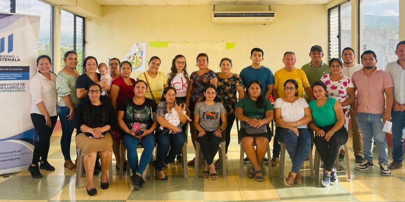 Reciben reconocimientos tras formación sobre comercio electrónico