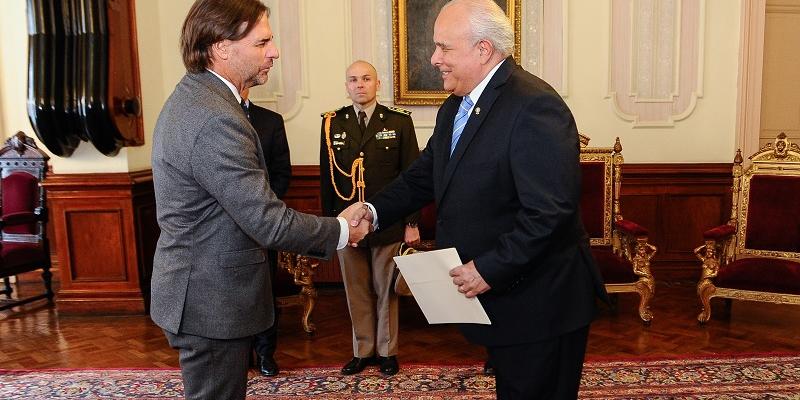 Embajador de Guatemala en Uruguay entrega cartas credenciales al presidente Luis Lacalle Pou 