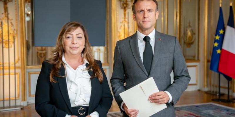 Diplomática guatemalteca entrega cartas credenciales al presidente de Francia, Emmanuel Macron 