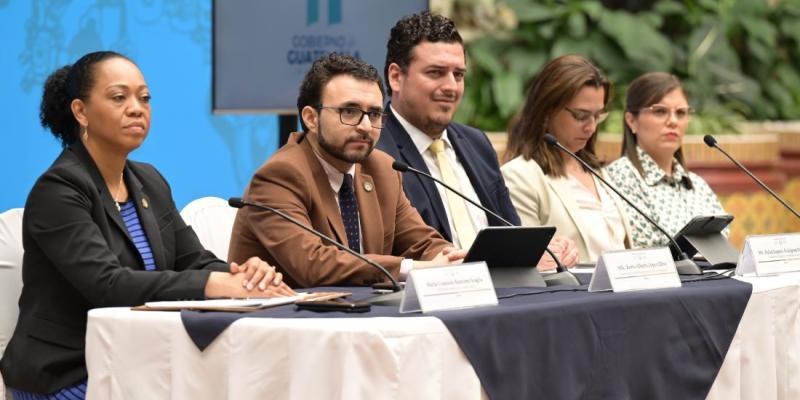 Conferencia de prensa con Funcionarios del Ejecutivo 