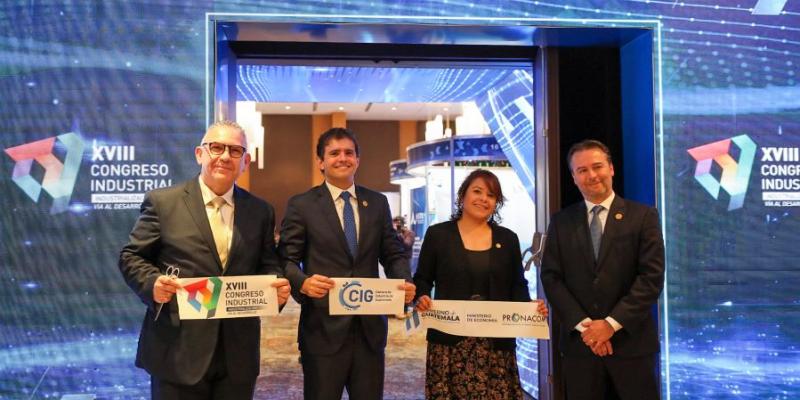 La ministra de Economía, Luz Pérez, participó en la inauguración del 18 Congreso Industrial.