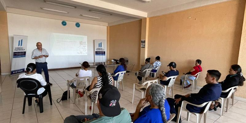 Emprendedores reciben capacitación para la formalización de sus negocios 