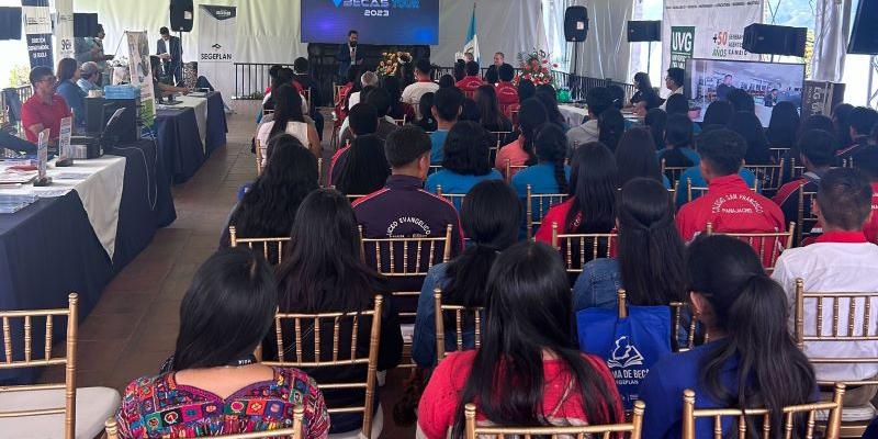 Expo Becas Tour en Panajachel, Sololá.
