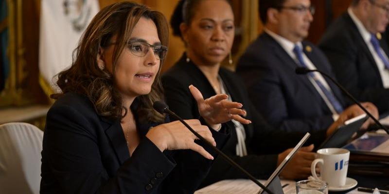 Secretaria de Planificación, Luz Keila Vilchez, durante reunión inicial de transición.