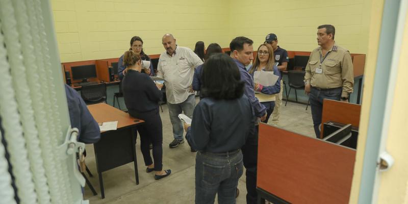 Autoridades supervisan las condiciones del centro