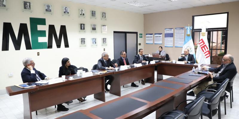 Tercera reunión de transición en el MEM se centra en el sector eléctrico