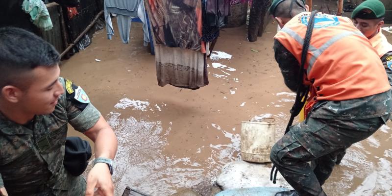 Ejército de Guatemala apoya emergencias suscitadas por lluvias en Jutiapa y Suchitepéquez