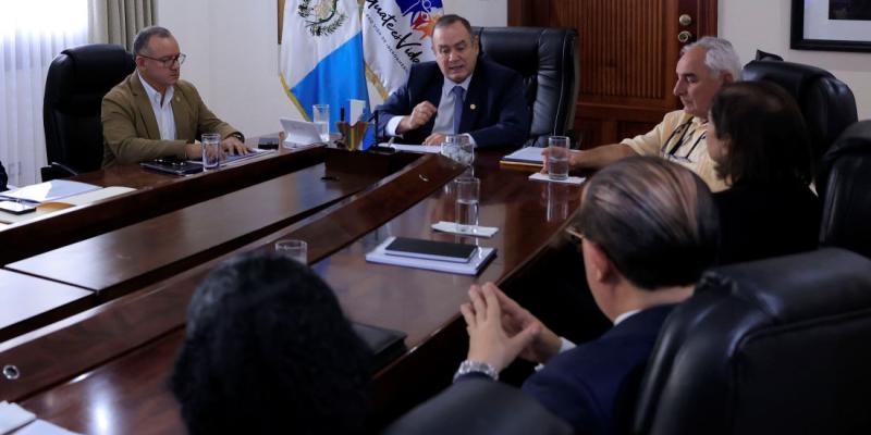 Presidente Alejandro Giammattei se reunión con representantes de OEA