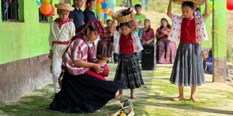 Aldeas de Alta Verapaz aprenden sobre seguridad alimentaria y nutricional a través del teatro