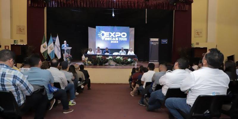 Autoridades de SEGEPLAN y de Escuintla participaron en la inauguración de Expo Becas Tour 2023.