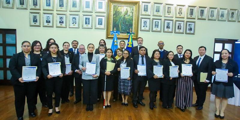 Intecap concluye capacitación en cultura de servicio a funcionarios del Minex  