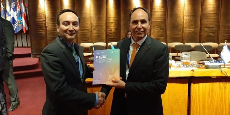 Enrique Cossich y Mike Mora 