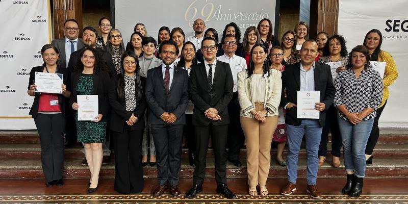 Personal de SEGEPLAN que participó en proyecto de fortalecimiento de capacidades.