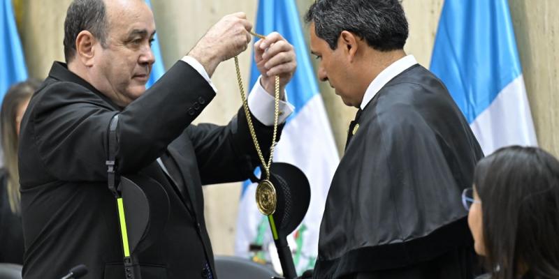 Presidente Alejandro Giammattei participó en toma de posesión de presidente de la OJ