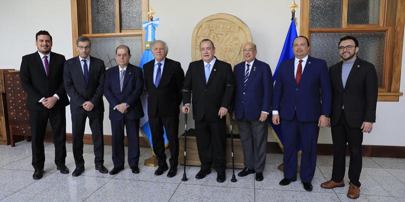 Presidente luego de la reunión con representantes de la OEA