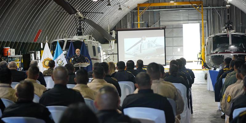 Autoridades de Gobernación celebran el Día de la Aviación Policial
