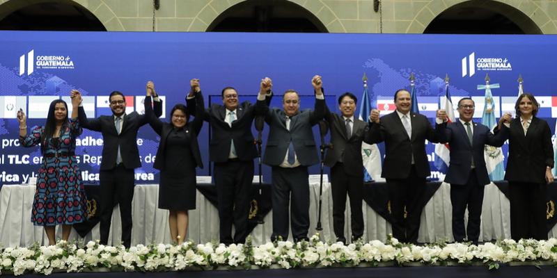 Autoridades firman TLC entre paises de Centroamérica y Corea