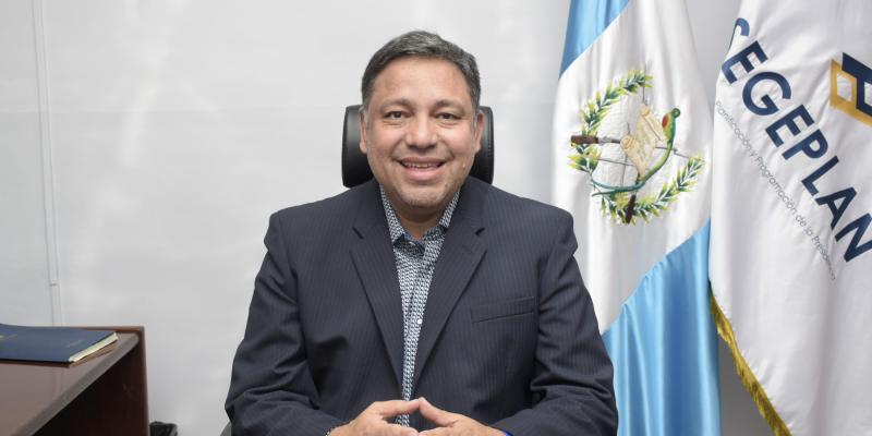 Carlos Mendoza asume como nuevo titular de SEGEPLAN.