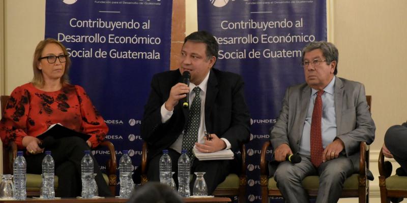 Carlos Mendoza, secretario general de Planificación, durante foro organizado por Fundesa.