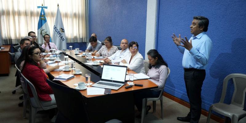 Sesión de trabajo para dar a conocer la labor del Gabinete Específico del Agua.