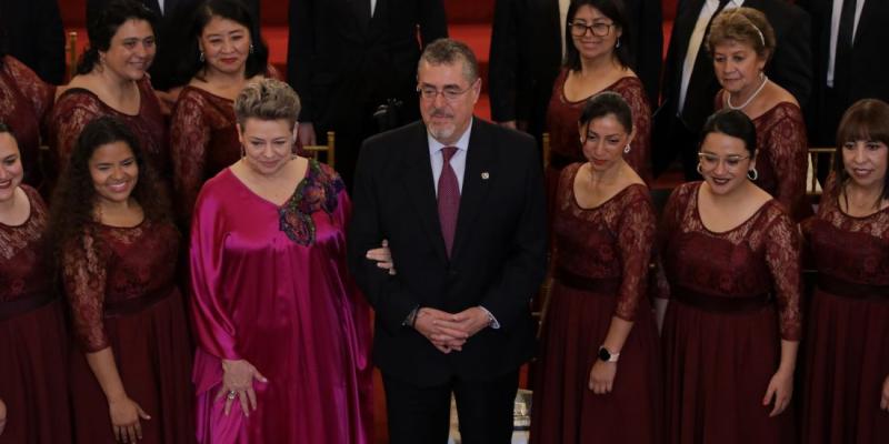 Presidente Bernardo Arévalo y su esposa Lucrecia Peinado