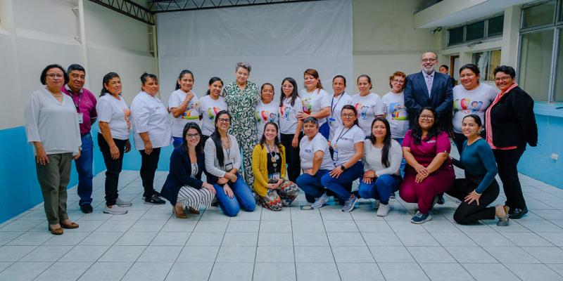 La Primera Dama conversó con autoridades y personal del Centro de Atención Integral