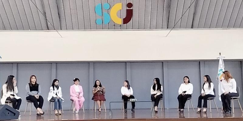 Estudiantes comparten experiencias con sus “heroínas de la ciencia” 