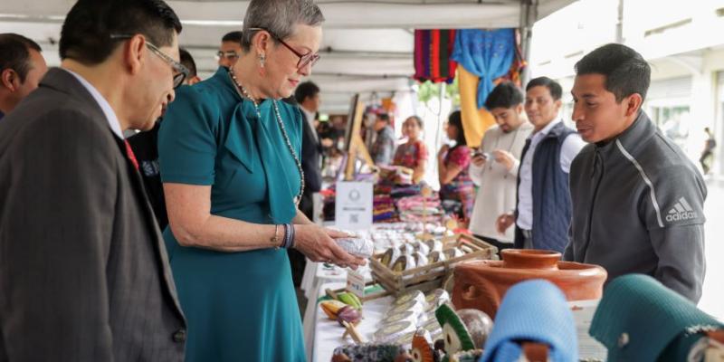 La viceministra de Desarrollo de la MIPYME, Elizabeth Ugalde, inauguró este martes la VIII Feria Nacional Mi Pueblo Mi Producto