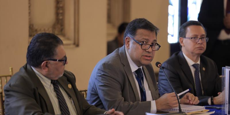 Secretario general de Planificación, Carlos Mendoza, durante reunión del Gabinete Específico de Desarrollo Social.