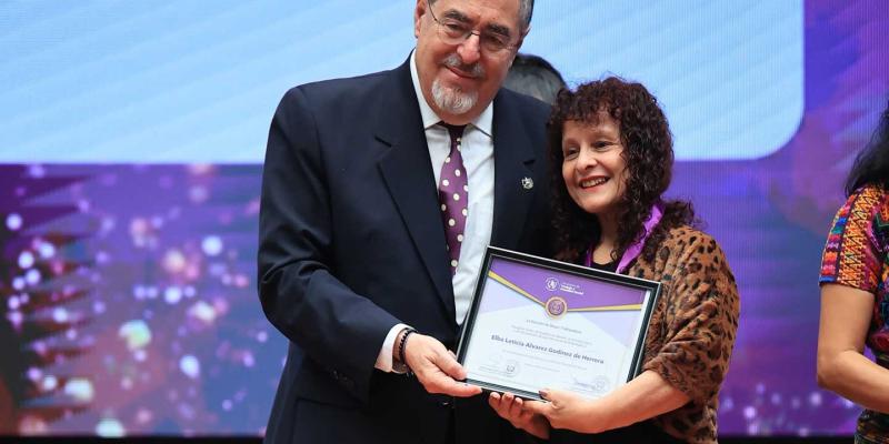 Presidente Arévalo entrega Orden de Excelencia Laboral