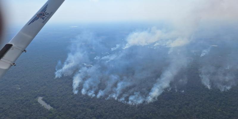COE de Petén continúa monitoreo y combate de incendios