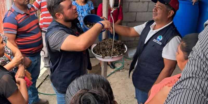 Elaboran de fertilizantes orgánicos en Zacapa