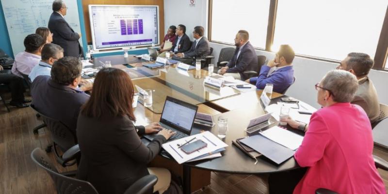 La viceministra de Desarrollo de la MIPYME, Elizabeth Ugalde, presidió la reunión del consejo..