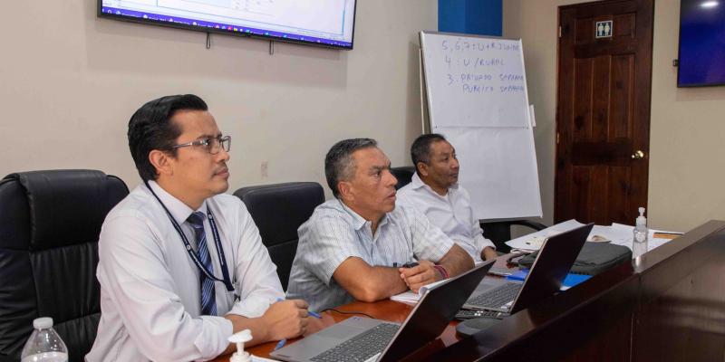 INE aborda metodología para medición de la pobreza con Consultor del Banco Mundial