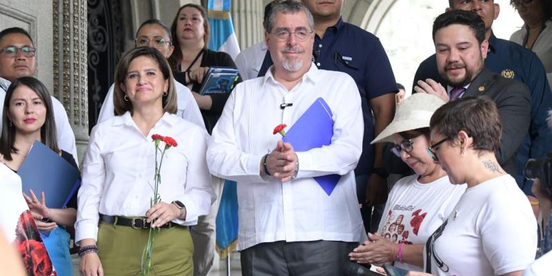 Arévalo y Herrera participan en acto por la dignidad estudiantil AEU-USAC
