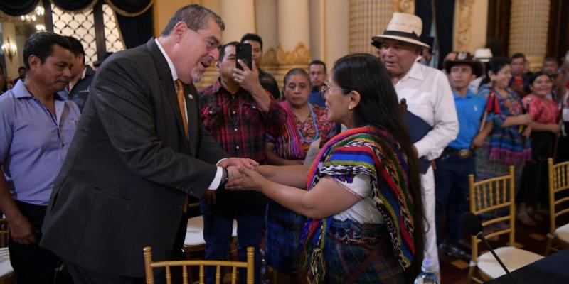 Presidente de Guatemala, se reúne con los cuatro pueblos.