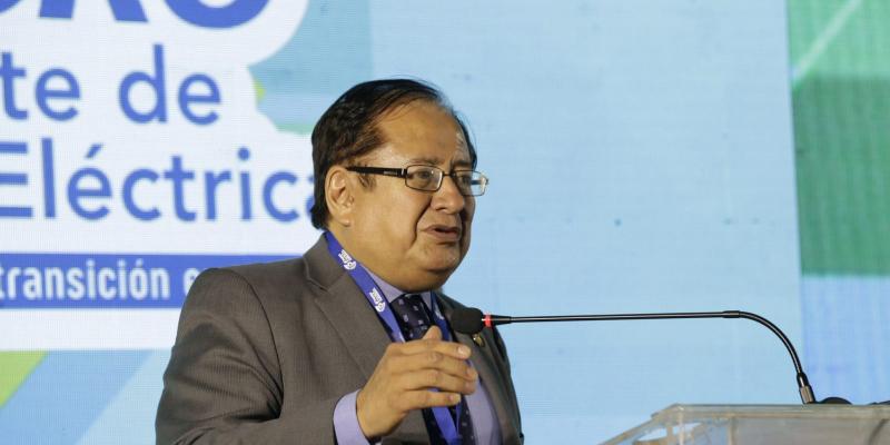 Ministro destaca importancia de generar ideas para impulsar la transición energética