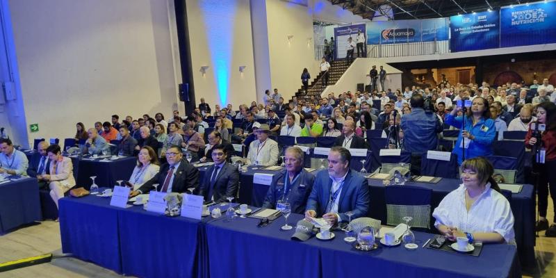 Realizan simposio de acuicultura