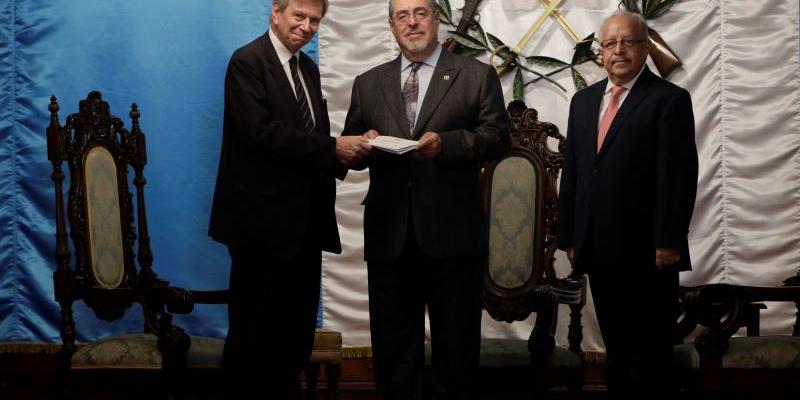 Presidente recibe cartas credenciales