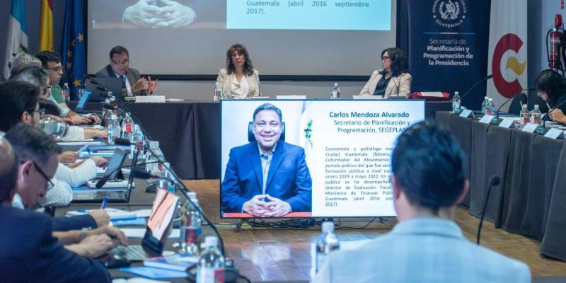 Diálogo fue promovido por ILPES y se desarrolló en Antigua Guatemala.