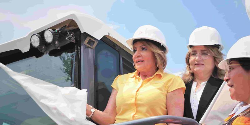 Cuarenta y cinco días después de una inspección que reveló la suspensión del proyecto del tramo carretero entre Esquipulas y Chanmagua, en el departamento de Chiquimula, la Ministra del MICIVI Jazmín de la Vega dio el banderazo de salida para la rehabilitación de este importante tramo.