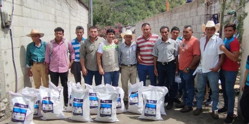 Entregan insumos para apoyar la producción agrícola