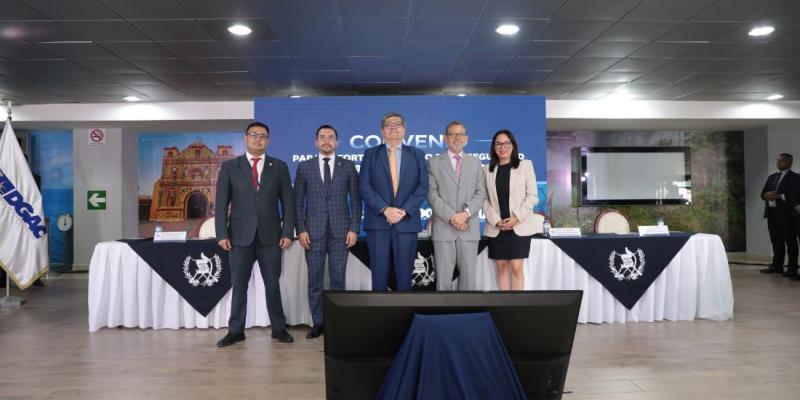 Ministros firman convenio 