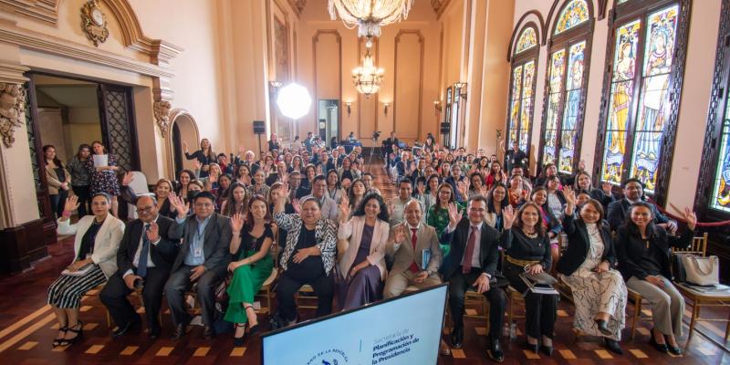 Equipo de las Direcciones de Cooperación de instituciones gubernamentales.