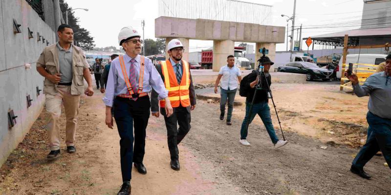 Hemos reiniciado la construcción del paso a desnivel en la Avenida Petapa y 53 calle de la zona 12, gracias al liderazgo del Dr. Félix Alvarado, ministro de Comunicaciones, Infraestructura y Vivienda.