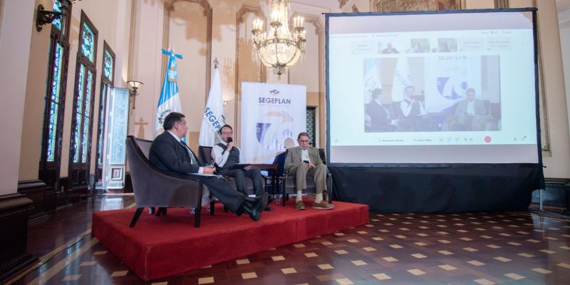 Diálogo sobre procesos de seguimiento y evaluación. 