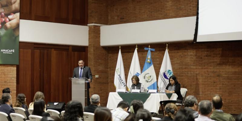El viceministro de Integración y Comercio Exterior, Héctor José Marroquín, durante su intervención en el evento.