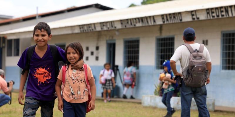 Esta es una de las miles de escuelas que han sido remozadas en todo el país.