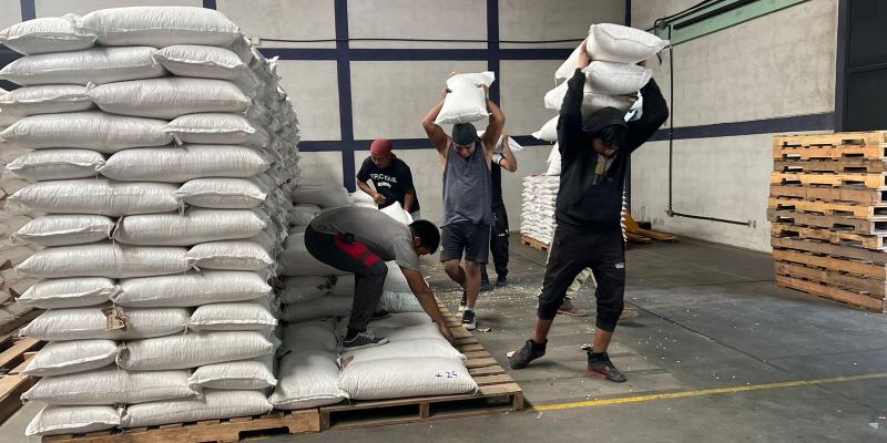 Continúan las entregas de alimentos por daños de lluvias