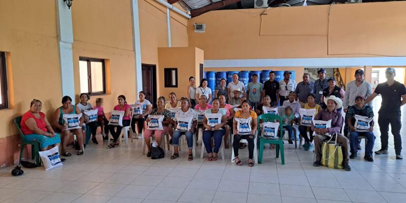 Familias de El Progreso reciben semillas de maíz